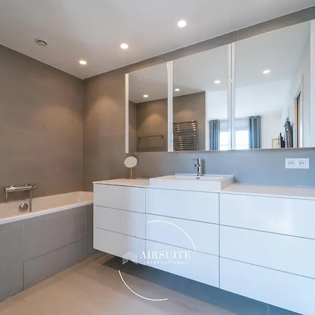 Luxury Trocadero Tranquility 1br By Airsuite Apartment